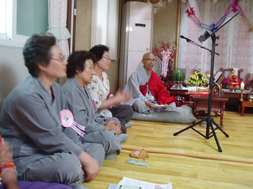 buddhabirthday2556..JPG