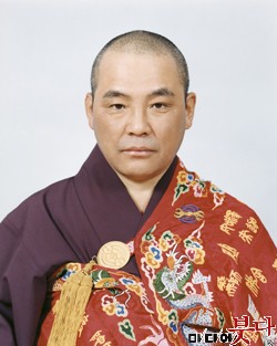 ũ 